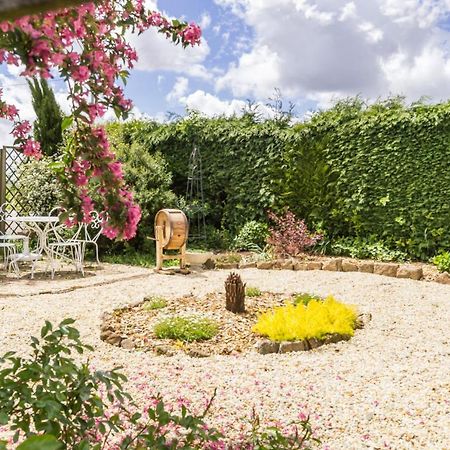 Le Jardin Des Fees Bed & Breakfast Savigny-le-Vieux Exterior foto