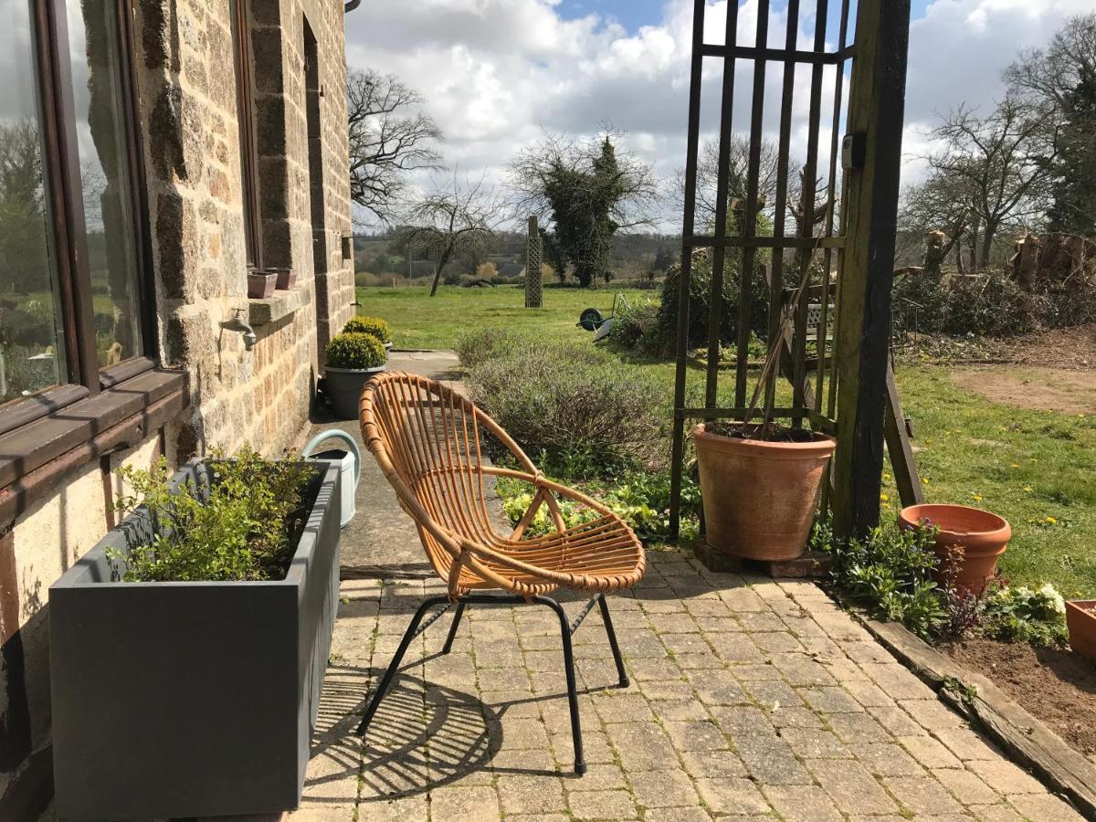 Le Jardin Des Fees Bed & Breakfast Savigny-le-Vieux Exterior foto
